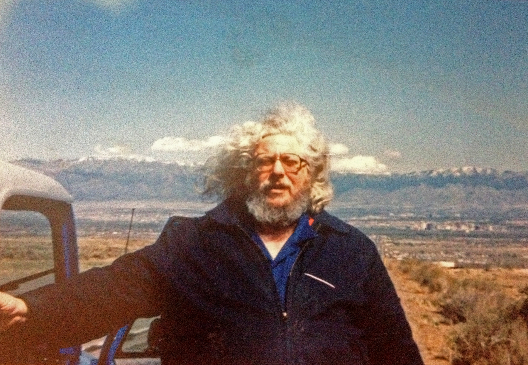 Howie the Harp › Wie is Howie?